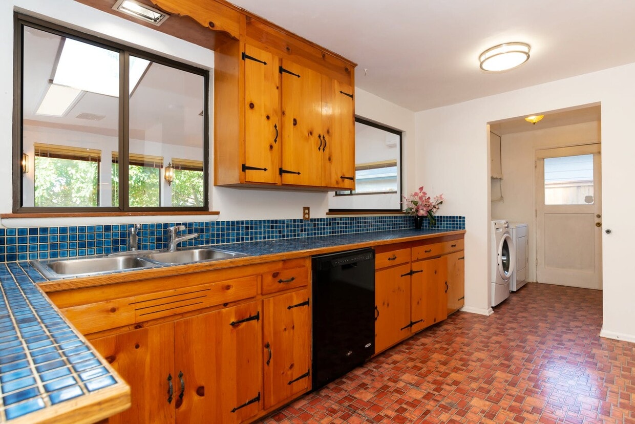 18215-3rd-ave-nw-shoreline-wa-98177-house-rental-in-shoreline-wa