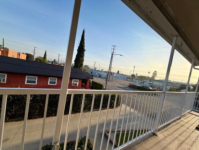 Foto del edificio - 8123 Otis St