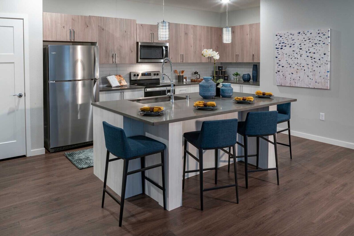 NEON Burnsville Apartments in Burnsville, MN