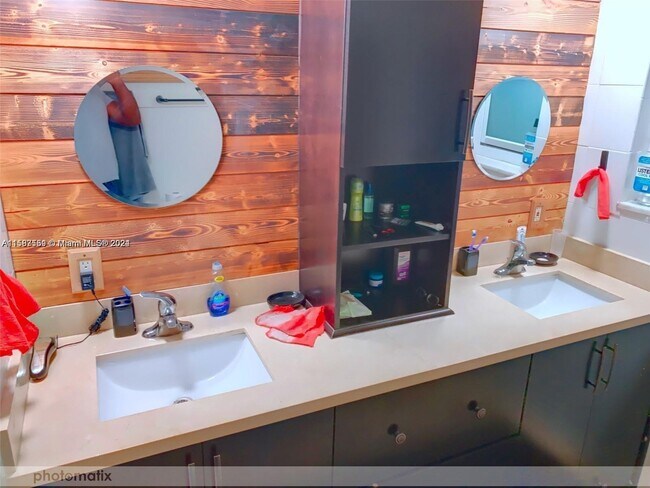 Foto del edificio - 2698-2704 Northwest 65th Avenue Apt #2700,...