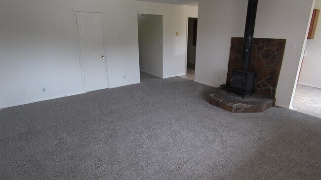Building Photo - 1768 Meadowland Dr
