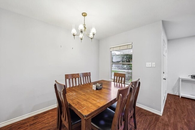 Building Photo - 5127 Mimosa Dr