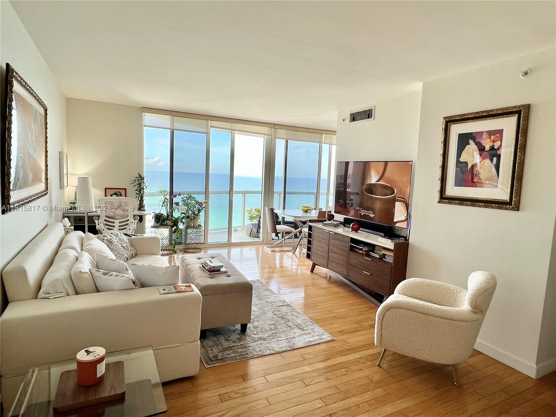 Foto principal - 6365 Collins Ave