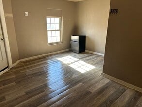 Building Photo - 2070 US-69