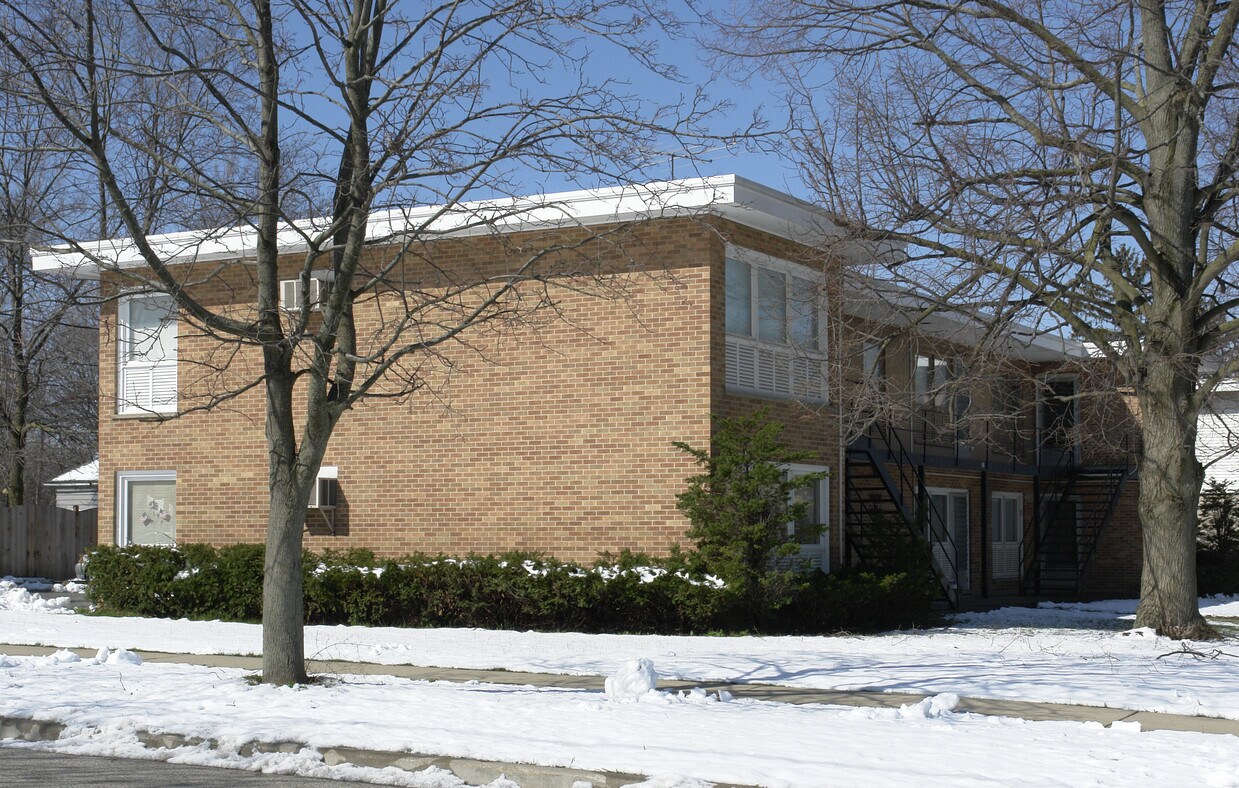 5161 W Crystal Lake Ave, Crystal Lake, IL 60014 Apartments in