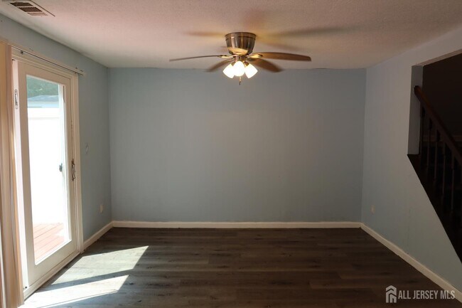 Building Photo - 63 Cottonwood Ct