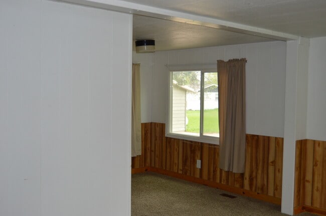 Building Photo - 3537 School Dr