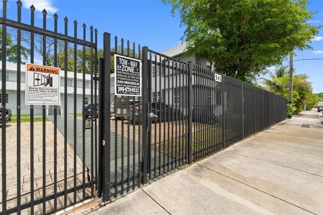 Foto del edificio - 541 NE 62nd St
