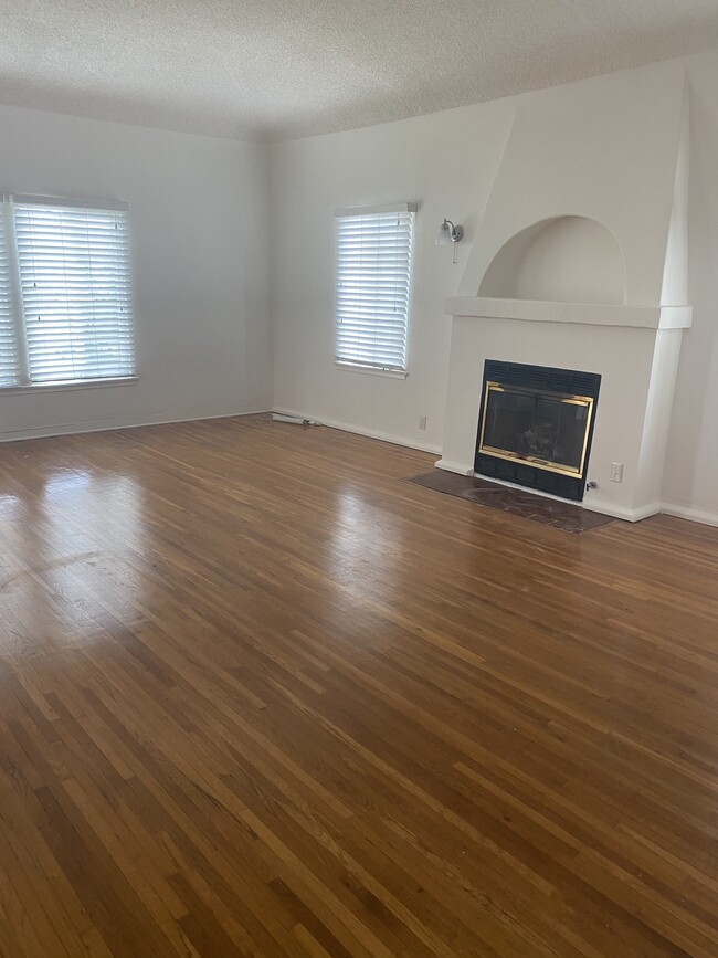 Living Room - 1133 S Redondo Blvd