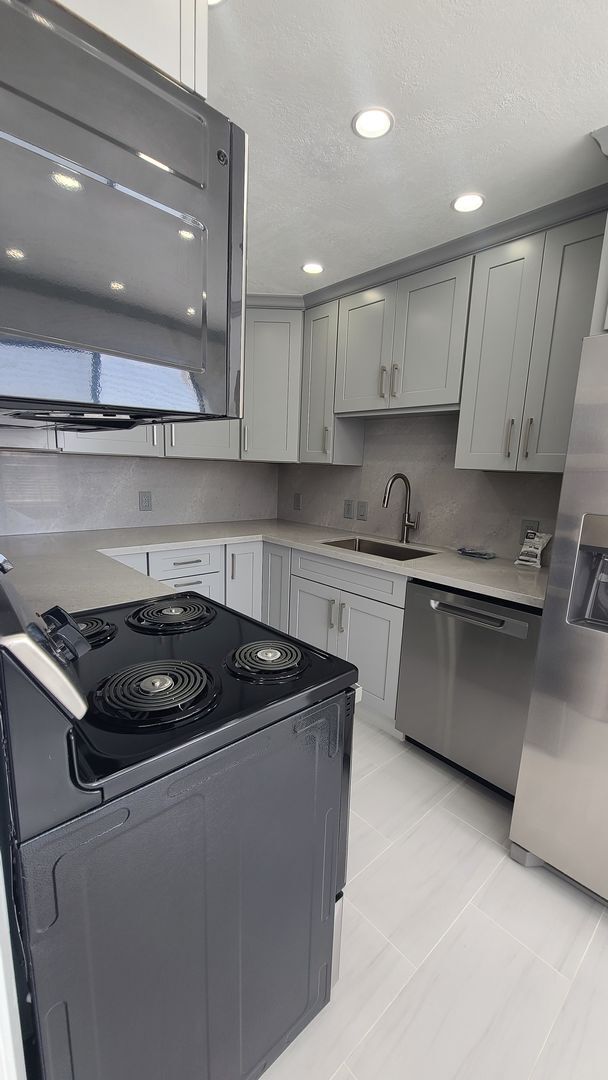 Building Photo - Full of light well located updated apt in Glen Park. Gustavo Lopez AMSI