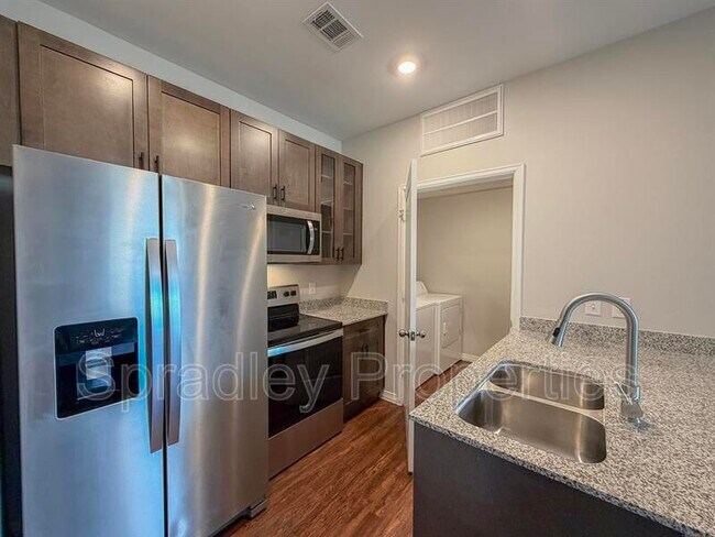 Foto del edificio - 1124 W Ave O