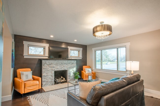 Building Photo - 1285 Parkway Ave