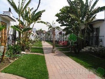 Primary Photo - 1166 N Hobart Blvd