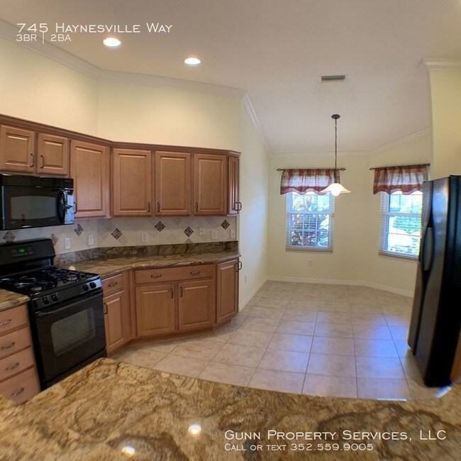 Building Photo - 3 Bedroom 2 Bath 2 Car Garage In The Villages