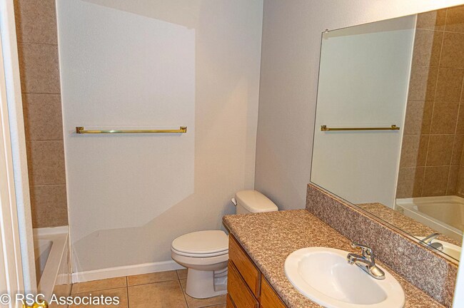 Building Photo - 1363 E Lindo Ave