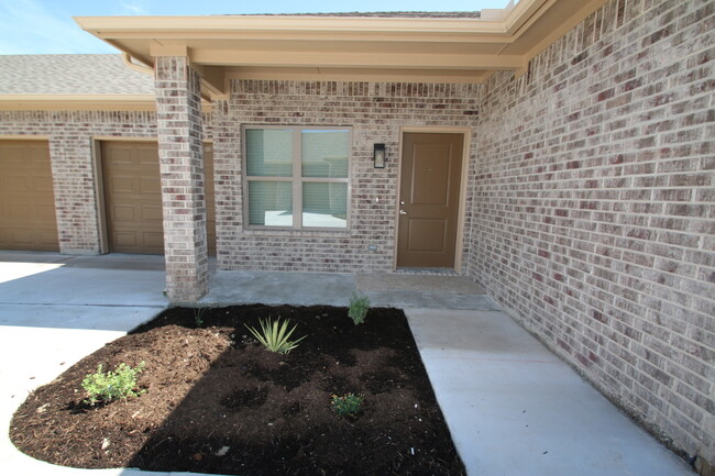 Building Photo - 228 Stewart Bend Court