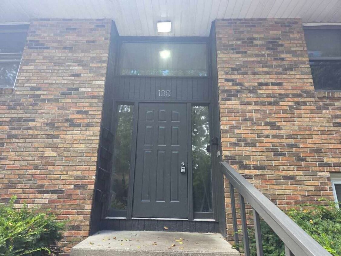 Foto principal - 130 S Clarendon