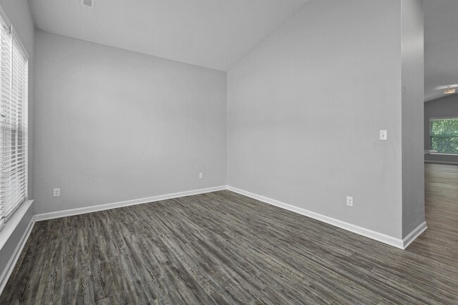 Building Photo - 124 Richwood Cir