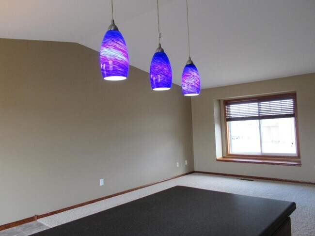 Building Photo - 4929 Castleview Dr NW