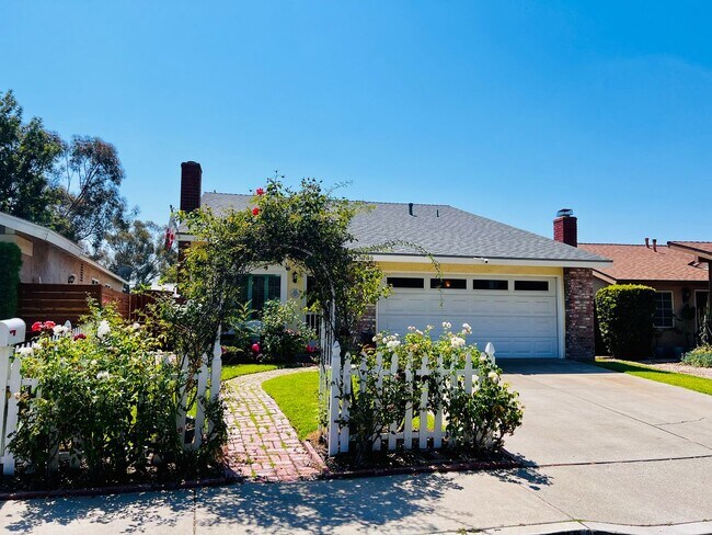 Foto del edificio - Beautiful 4 bedroom 2 bath House, adorable...