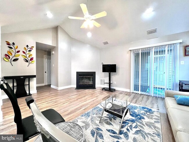 Building Photo - 779 Reading Ct