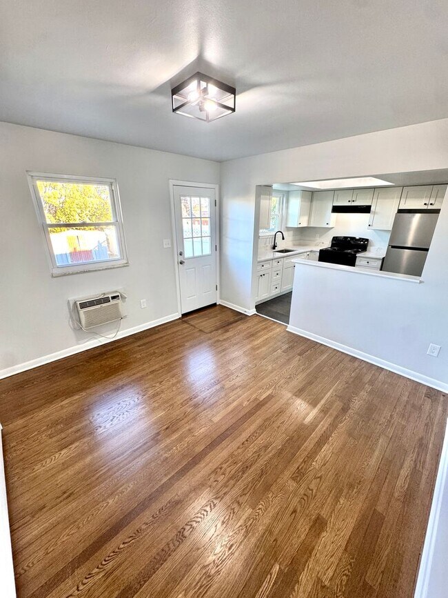 Foto del edificio - PARKLAND SCHOOLS- THREE BEDROOM TOWNHOME