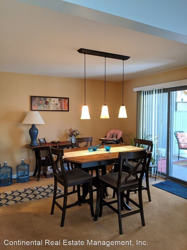 Building Photo - 3 br, 2.5 bath House - 1612 Woodledge Circle