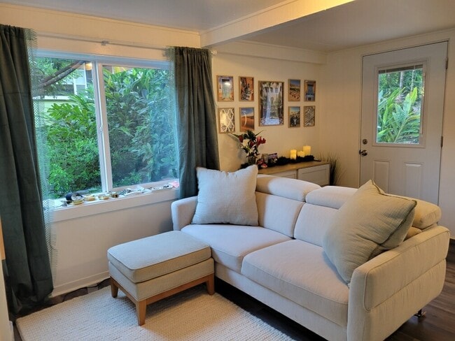 Building Photo - 3033 Seaview Rise