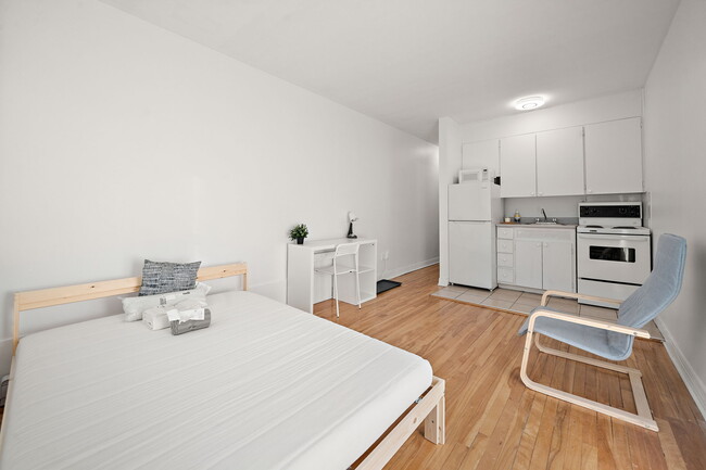 Building Photo - 3466 Aylmer