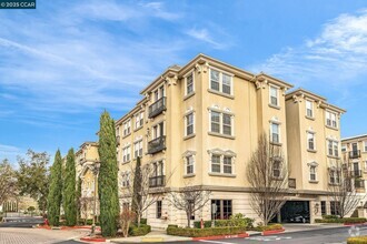 Building Photo - 1212 Sonata Dr