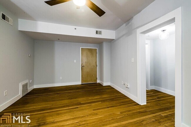 Foto del edificio - 373 Moreland Ave NE