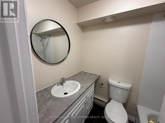 Photo du bâtiment - 106 Lansdowne St W