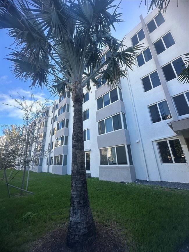 Building Photo - 250 180th Dr