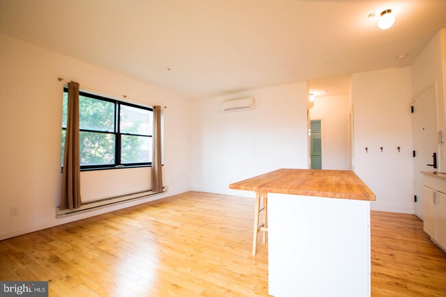 Building Photo - 2101 Kimball St