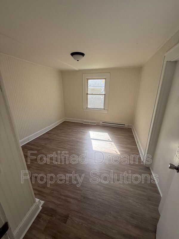 Building Photo - 636 McCreary St