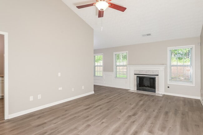 Foto del edificio - 300 Windsor Brook Ln SE