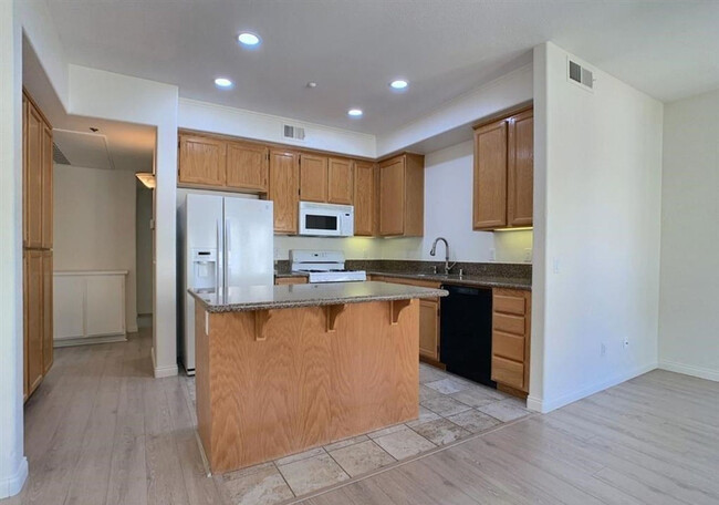 Building Photo - 3183 Dehesa Rd