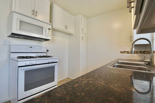 Foto del edificio - 14025 Moorpark St
