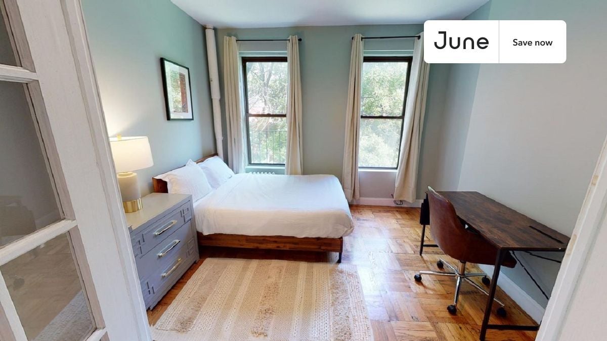 Primary Photo - 715 E 5th St