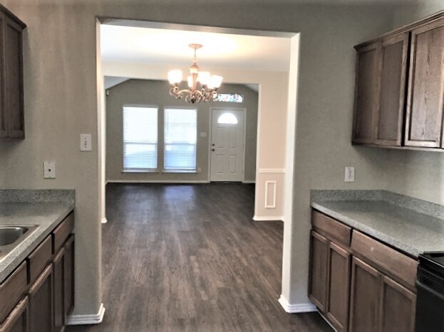 Foto del edificio - 4031 Arbor Heights
