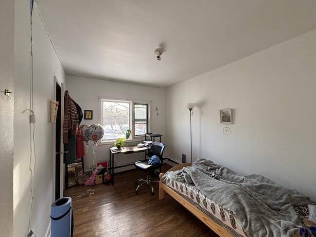 Building Photo - 2 Bedroom Apartment for Rent