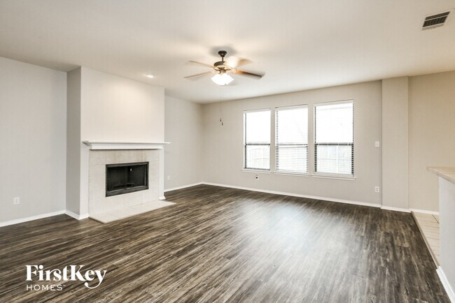 Building Photo - 429 Emerald Creek Dr