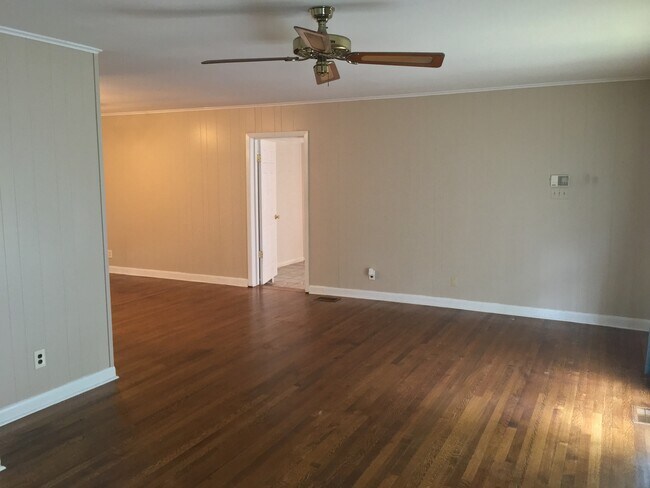 Foto del edificio - Lovely East Memphis home offering 2brs/1ba...