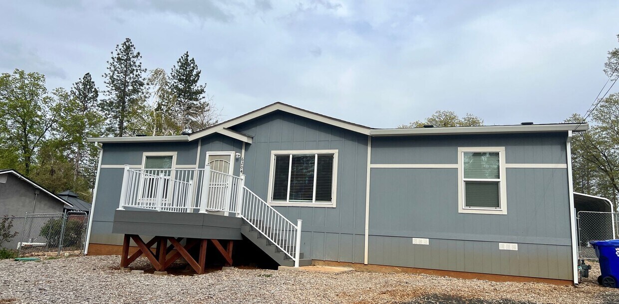 Primary Photo - Great Location, 3 bed 2 bath with carport....