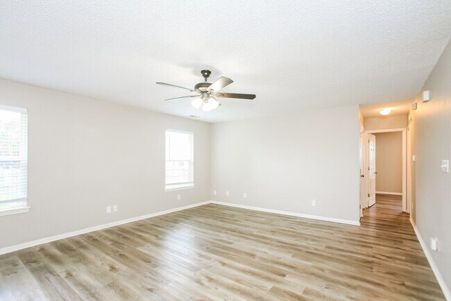 Foto del edificio - 6337 River Valley Way