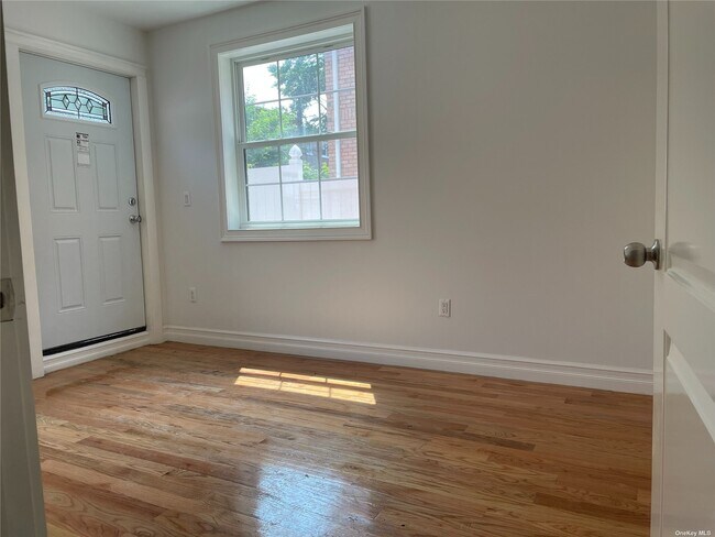 Building Photo - 42-15-42214 214th Pl