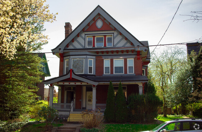 Building Photo - 926 Savannah Ave