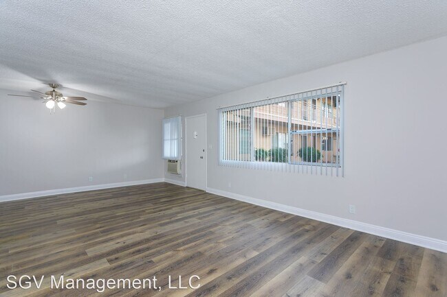 Building Photo - 209-215 E Live Oak St