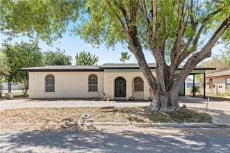 Building Photo - 1022 S Richmond Dr
