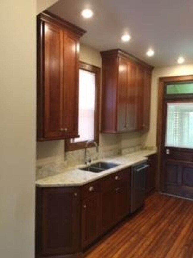 Foto del edificio - 106 W Oakland Ave